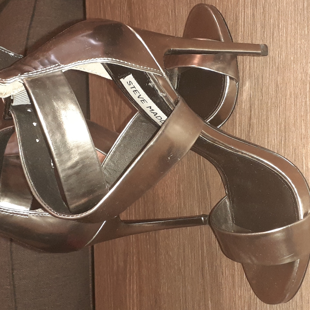 Steve Madden Criss Cross Open-toed Heel Sandals in Pewter Size 6M